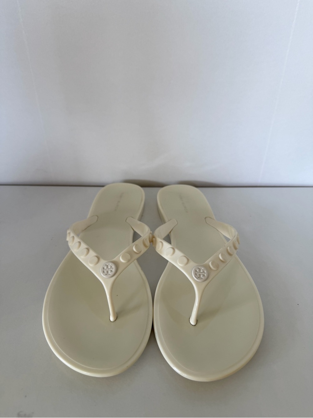 Tory Burch Women’s Cream Studded Jelly Thong Sandals Size 7